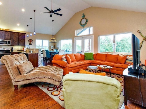 Wine Down Lake Escape Home image 8